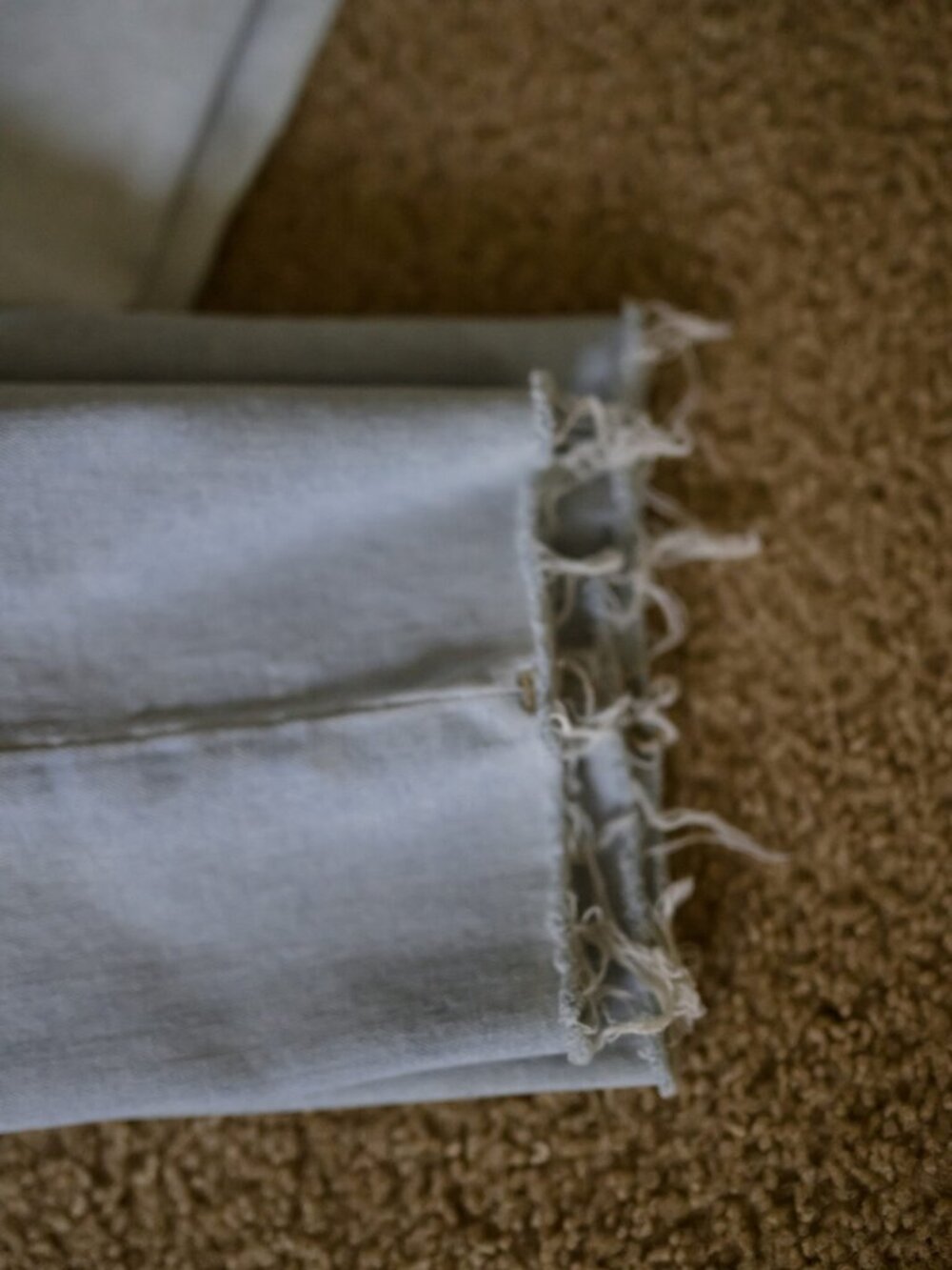 Hudson Light Wash Skinny Jeans Frayed Hem 25